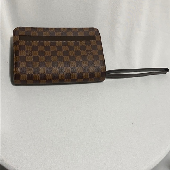 Louis Vuitton - Picture 2 of 7